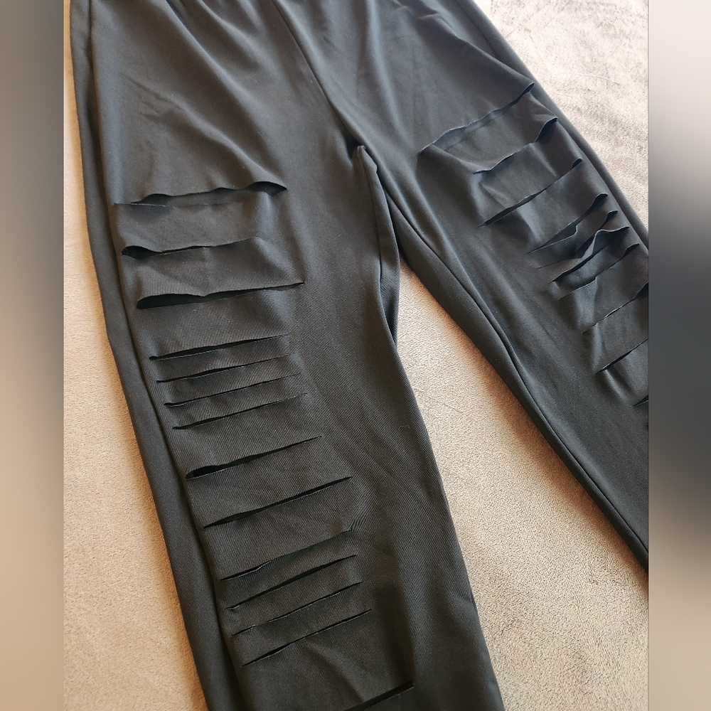 $8 or $5 when Bundled with any item! Shein Slit Front Leggings Size M